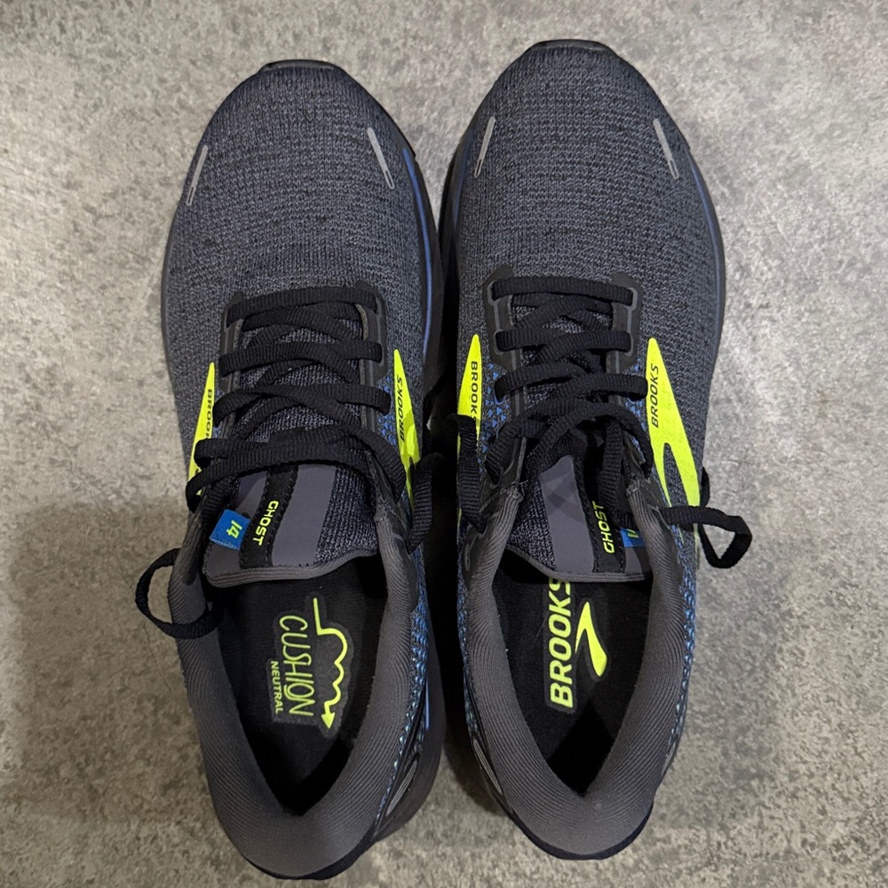 Brooks Ghost 14 men’s running shoe.  Size 10